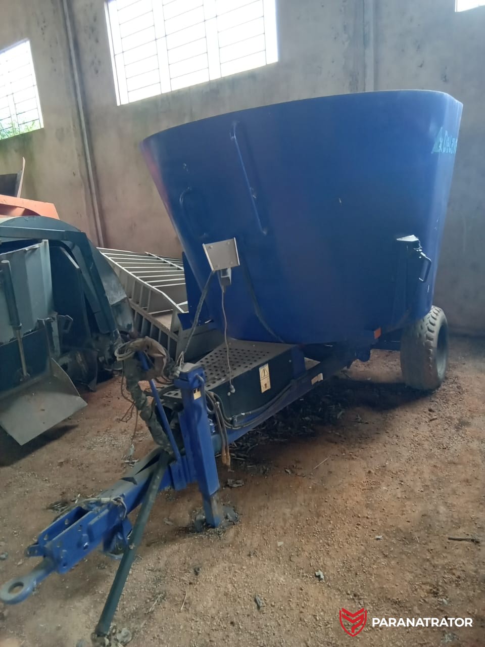 VAGÃO MISTURADOR VM5 DELAVAL SEM FRESA COM BALANÇA